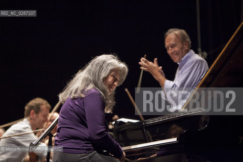 MAHLER CHAMBER ORCHESTRA.ORCHESTRA MOZART.CLAUDIO ABBADO, direttore.MARTHA ARGERICH, pianoforte.Estonian Philharmonic Chamber Choir  14/04/2011 Ferrara Teatro Comunale ©Marco Nirmal Caselli/Rosebud2