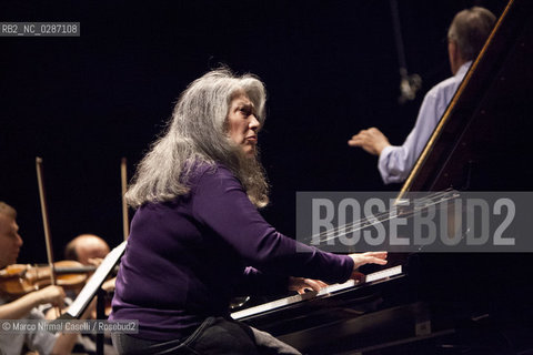 MAHLER CHAMBER ORCHESTRA.ORCHESTRA MOZART.CLAUDIO ABBADO, direttore.MARTHA ARGERICH, pianoforte.Estonian Philharmonic Chamber Choir  14/04/2011 Ferrara Teatro Comunale ©Marco Nirmal Caselli/Rosebud2