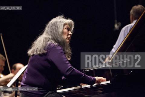 MAHLER CHAMBER ORCHESTRA.ORCHESTRA MOZART.CLAUDIO ABBADO, direttore.MARTHA ARGERICH, pianoforte.Estonian Philharmonic Chamber Choir  14/04/2011 Ferrara Teatro Comunale ©Marco Nirmal Caselli/Rosebud2