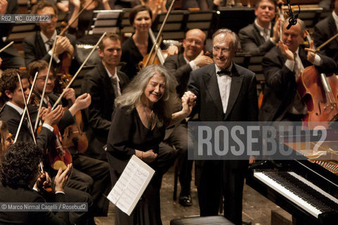 MAHLER CHAMBER ORCHESTRA.ORCHESTRA MOZART.CLAUDIO ABBADO, direttore.MARTHA ARGERICH, pianoforte.Estonian Philharmonic Chamber Choir  14/04/2011 Ferrara Teatro Comunale ©Marco Nirmal Caselli/Rosebud2