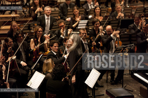 MAHLER CHAMBER ORCHESTRA.ORCHESTRA MOZART.CLAUDIO ABBADO, direttore.MARTHA ARGERICH, pianoforte.Estonian Philharmonic Chamber Choir  14/04/2011 Ferrara Teatro Comunale ©Marco Nirmal Caselli/Rosebud2