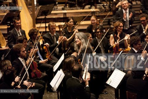 MAHLER CHAMBER ORCHESTRA.ORCHESTRA MOZART.CLAUDIO ABBADO, direttore.MARTHA ARGERICH, pianoforte.Estonian Philharmonic Chamber Choir  14/04/2011 Ferrara Teatro Comunale ©Marco Nirmal Caselli/Rosebud2