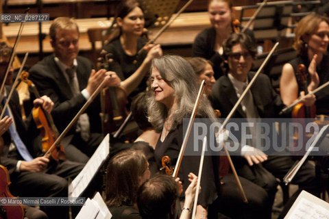 MAHLER CHAMBER ORCHESTRA.ORCHESTRA MOZART.CLAUDIO ABBADO, direttore.MARTHA ARGERICH, pianoforte.Estonian Philharmonic Chamber Choir  14/04/2011 Ferrara Teatro Comunale ©Marco Nirmal Caselli/Rosebud2