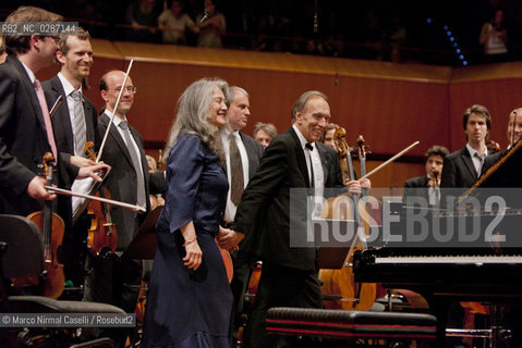 Giovedì 21 aprile 2011 - Roma, Auditorium Parco della Musica (Accademia Nazionale di Santa Cecilia).ORCHESTRA MOZART.MAHLER CHAMBER ORCHESTRA.ESTONIAN PHILHARMONIC CHAMBER CHOIR.CLAUDIO ABBADO direttore.MARTHA ARGERICH pianoforte ©Marco Nirmal Caselli/Rosebud2
