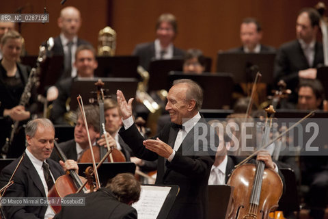 Giovedì 21 aprile 2011 - Roma, Auditorium Parco della Musica (Accademia Nazionale di Santa Cecilia).ORCHESTRA MOZART.MAHLER CHAMBER ORCHESTRA.ESTONIAN PHILHARMONIC CHAMBER CHOIR.CLAUDIO ABBADO direttore.MARTHA ARGERICH pianoforte ©Marco Nirmal Caselli/Rosebud2