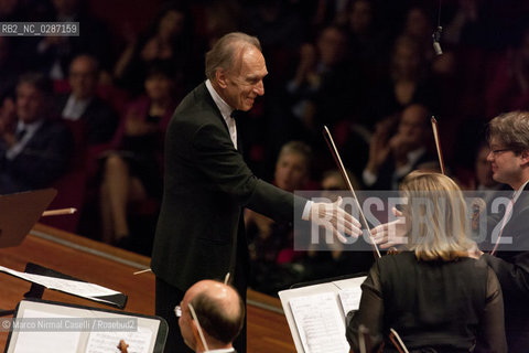 Giovedì 21 aprile 2011 - Roma, Auditorium Parco della Musica (Accademia Nazionale di Santa Cecilia).ORCHESTRA MOZART.MAHLER CHAMBER ORCHESTRA.ESTONIAN PHILHARMONIC CHAMBER CHOIR.CLAUDIO ABBADO direttore.MARTHA ARGERICH pianoforte ©Marco Nirmal Caselli/Rosebud2