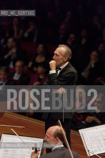 Giovedì 21 aprile 2011 - Roma, Auditorium Parco della Musica (Accademia Nazionale di Santa Cecilia).ORCHESTRA MOZART.MAHLER CHAMBER ORCHESTRA.ESTONIAN PHILHARMONIC CHAMBER CHOIR.CLAUDIO ABBADO direttore.MARTHA ARGERICH pianoforte ©Marco Nirmal Caselli/Rosebud2