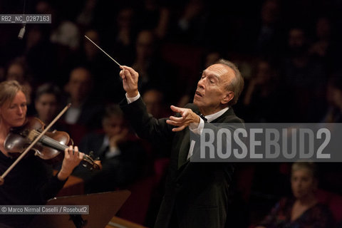 Giovedì 21 aprile 2011 - Roma, Auditorium Parco della Musica (Accademia Nazionale di Santa Cecilia).ORCHESTRA MOZART.MAHLER CHAMBER ORCHESTRA.ESTONIAN PHILHARMONIC CHAMBER CHOIR.CLAUDIO ABBADO direttore.MARTHA ARGERICH pianoforte ©Marco Nirmal Caselli/Rosebud2
