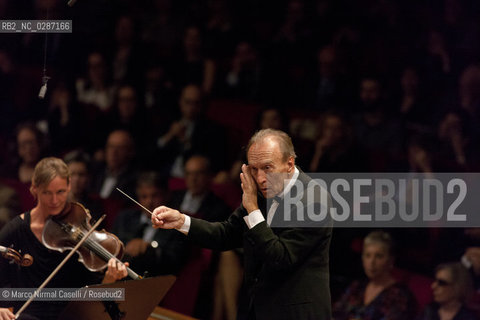 Giovedì 21 aprile 2011 - Roma, Auditorium Parco della Musica (Accademia Nazionale di Santa Cecilia).ORCHESTRA MOZART.MAHLER CHAMBER ORCHESTRA.ESTONIAN PHILHARMONIC CHAMBER CHOIR.CLAUDIO ABBADO direttore.MARTHA ARGERICH pianoforte ©Marco Nirmal Caselli/Rosebud2