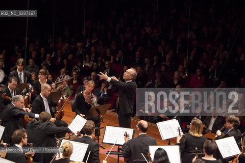 Giovedì 21 aprile 2011 - Roma, Auditorium Parco della Musica (Accademia Nazionale di Santa Cecilia).ORCHESTRA MOZART.MAHLER CHAMBER ORCHESTRA.ESTONIAN PHILHARMONIC CHAMBER CHOIR.CLAUDIO ABBADO direttore.MARTHA ARGERICH pianoforte ©Marco Nirmal Caselli/Rosebud2