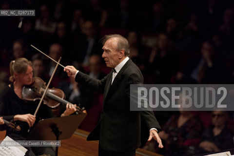 Giovedì 21 aprile 2011 - Roma, Auditorium Parco della Musica (Accademia Nazionale di Santa Cecilia).ORCHESTRA MOZART.MAHLER CHAMBER ORCHESTRA.ESTONIAN PHILHARMONIC CHAMBER CHOIR.CLAUDIO ABBADO direttore.MARTHA ARGERICH pianoforte ©Marco Nirmal Caselli/Rosebud2