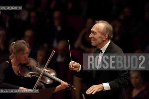 Giovedì 21 aprile 2011 - Roma, Auditorium Parco della Musica (Accademia Nazionale di Santa Cecilia).ORCHESTRA MOZART.MAHLER CHAMBER ORCHESTRA.ESTONIAN PHILHARMONIC CHAMBER CHOIR.CLAUDIO ABBADO direttore.MARTHA ARGERICH pianoforte ©Marco Nirmal Caselli/Rosebud2