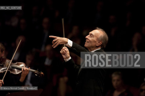 Giovedì 21 aprile 2011 - Roma, Auditorium Parco della Musica (Accademia Nazionale di Santa Cecilia).ORCHESTRA MOZART.MAHLER CHAMBER ORCHESTRA.ESTONIAN PHILHARMONIC CHAMBER CHOIR.CLAUDIO ABBADO direttore.MARTHA ARGERICH pianoforte ©Marco Nirmal Caselli/Rosebud2