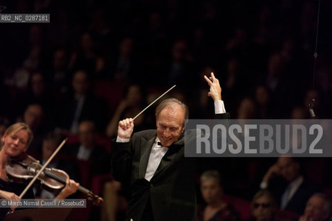 Giovedì 21 aprile 2011 - Roma, Auditorium Parco della Musica (Accademia Nazionale di Santa Cecilia).ORCHESTRA MOZART.MAHLER CHAMBER ORCHESTRA.ESTONIAN PHILHARMONIC CHAMBER CHOIR.CLAUDIO ABBADO direttore.MARTHA ARGERICH pianoforte ©Marco Nirmal Caselli/Rosebud2