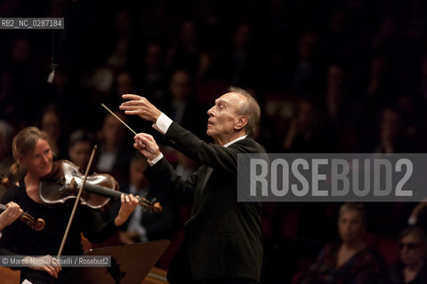 Giovedì 21 aprile 2011 - Roma, Auditorium Parco della Musica (Accademia Nazionale di Santa Cecilia).ORCHESTRA MOZART.MAHLER CHAMBER ORCHESTRA.ESTONIAN PHILHARMONIC CHAMBER CHOIR.CLAUDIO ABBADO direttore.MARTHA ARGERICH pianoforte ©Marco Nirmal Caselli/Rosebud2