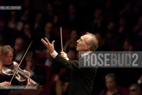 Giovedì 21 aprile 2011 - Roma, Auditorium Parco della Musica (Accademia Nazionale di Santa Cecilia).ORCHESTRA MOZART.MAHLER CHAMBER ORCHESTRA.ESTONIAN PHILHARMONIC CHAMBER CHOIR.CLAUDIO ABBADO direttore.MARTHA ARGERICH pianoforte ©Marco Nirmal Caselli/Rosebud2