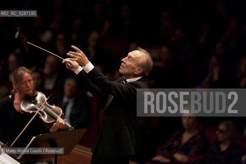 Giovedì 21 aprile 2011 - Roma, Auditorium Parco della Musica (Accademia Nazionale di Santa Cecilia).ORCHESTRA MOZART.MAHLER CHAMBER ORCHESTRA.ESTONIAN PHILHARMONIC CHAMBER CHOIR.CLAUDIO ABBADO direttore.MARTHA ARGERICH pianoforte ©Marco Nirmal Caselli/Rosebud2