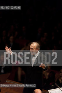 Giovedì 21 aprile 2011 - Roma, Auditorium Parco della Musica (Accademia Nazionale di Santa Cecilia).ORCHESTRA MOZART.MAHLER CHAMBER ORCHESTRA.ESTONIAN PHILHARMONIC CHAMBER CHOIR.CLAUDIO ABBADO direttore.MARTHA ARGERICH pianoforte ©Marco Nirmal Caselli/Rosebud2