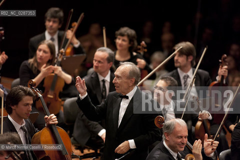 Giovedì 21 aprile 2011 - Roma, Auditorium Parco della Musica (Accademia Nazionale di Santa Cecilia).ORCHESTRA MOZART.MAHLER CHAMBER ORCHESTRA.ESTONIAN PHILHARMONIC CHAMBER CHOIR.CLAUDIO ABBADO direttore.MARTHA ARGERICH pianoforte ©Marco Nirmal Caselli/Rosebud2