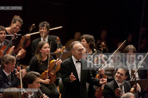 Giovedì 21 aprile 2011 - Roma, Auditorium Parco della Musica (Accademia Nazionale di Santa Cecilia).ORCHESTRA MOZART.MAHLER CHAMBER ORCHESTRA.ESTONIAN PHILHARMONIC CHAMBER CHOIR.CLAUDIO ABBADO direttore.MARTHA ARGERICH pianoforte ©Marco Nirmal Caselli/Rosebud2