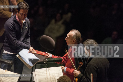 Orchestra Mozart e Orchestra del Maggio Fiorentino Claudio Abbado direttore Diego Matheuz direttore Firenze 22 dicembre 2011 ©Marco Nirmal Caselli/Rosebud2