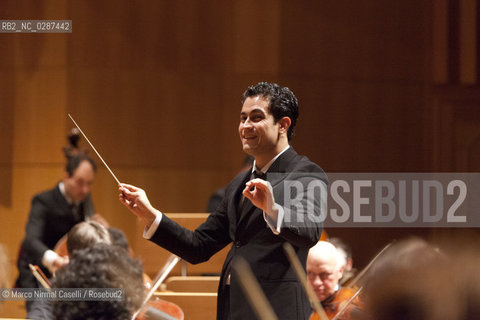 Orchestra Mozart e Orchestra del Maggio Fiorentino Diego Matheuz direttore Firenze 22 dicembre 2011 ©Marco Nirmal Caselli/Rosebud2