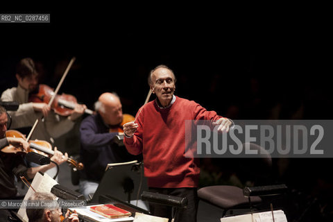 Orchestra Mozart e Orchestra del Maggio Fiorentino Claudio Abbado direttore Firenze 22 dicembre 2011 ©Marco Nirmal Caselli/Rosebud2