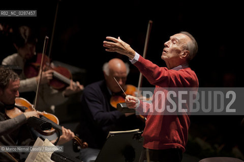 Orchestra Mozart e Orchestra del Maggio Fiorentino Claudio Abbado direttore Firenze 22 dicembre 2011 ©Marco Nirmal Caselli/Rosebud2
