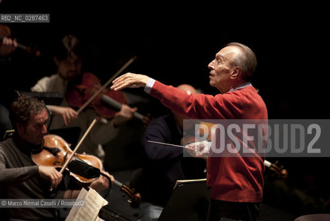Orchestra Mozart e Orchestra del Maggio Fiorentino Claudio Abbado direttore Firenze 22 dicembre 2011 ©Marco Nirmal Caselli/Rosebud2