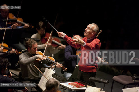 Orchestra Mozart e Orchestra del Maggio Fiorentino Claudio Abbado direttore Firenze 22 dicembre 2011 ©Marco Nirmal Caselli/Rosebud2