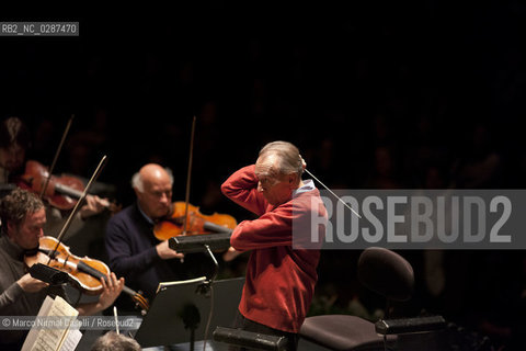 Orchestra Mozart e Orchestra del Maggio Fiorentino Claudio Abbado direttore Firenze 22 dicembre 2011 ©Marco Nirmal Caselli/Rosebud2