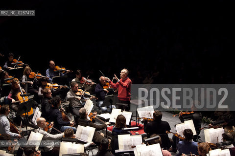 Orchestra Mozart e Orchestra del Maggio Fiorentino Claudio Abbado direttore Firenze 22 dicembre 2011 ©Marco Nirmal Caselli/Rosebud2