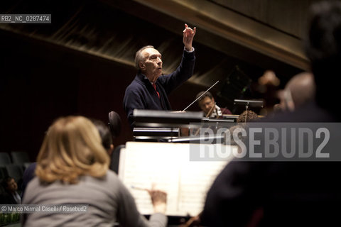 Orchestra Mozart e Orchestra del Maggio Fiorentino Claudio Abbado direttore Firenze 22 dicembre 2011 ©Marco Nirmal Caselli/Rosebud2