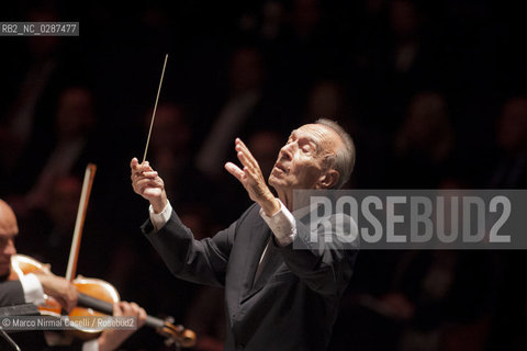 Orchestra Mozart e Orchestra del Maggio Fiorentino Claudio Abbado direttore Firenze 23 dicembre 2011 ©Marco Nirmal Caselli/Rosebud2