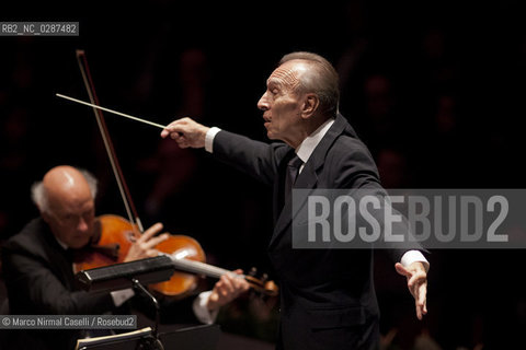 Orchestra Mozart e Orchestra del Maggio Fiorentino Claudio Abbado direttore Firenze 23 dicembre 2011 ©Marco Nirmal Caselli/Rosebud2
