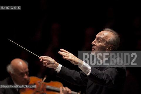 Orchestra Mozart e Orchestra del Maggio Fiorentino Claudio Abbado direttore Firenze 23 dicembre 2011 ©Marco Nirmal Caselli/Rosebud2