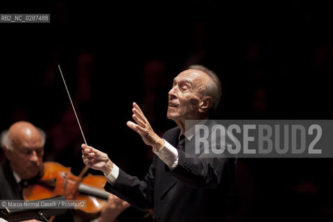 Orchestra Mozart e Orchestra del Maggio Fiorentino Claudio Abbado direttore Firenze 23 dicembre 2011 ©Marco Nirmal Caselli/Rosebud2