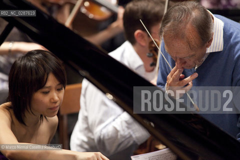 Claudio Abbado conductor Yuja Wang piano FERRARA MUSICA Teatro comunale di Ferrara 2010 ©Marco Nirmal Caselli/Rosebud2