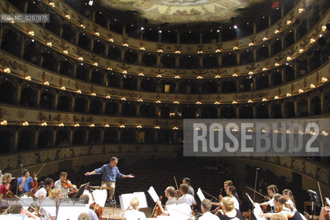 Claudio Abbado conductor / Mahler Chamber Orchestra FERRARA MUSICA 30/05/2001 ©Marco Nirmal Caselli/Rosebud2