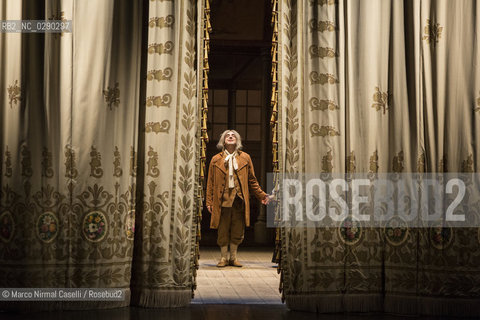 Teatro Comunale di Ferrara PROSA 14/2/2014 SILVIO ORLANDO.IL NIPOTE DI RAMEAU di Denis Diderot.adattamento Edoardo Erba, Silvio Orlando.con Silvio Orlando, Amerigo Fontani, Maria Laura Rondanini.regia Silvio Orlando.scene Giancarlo Basili.costumi Giovanna Buzzi.clavicembalista Luca Testa.Produzione Cardellino srl ©Marco Nirmal Caselli/Rosebud2