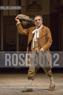 Teatro Comunale di Ferrara PROSA 14/2/2014 SILVIO ORLANDO.IL NIPOTE DI RAMEAU di Denis Diderot.adattamento Edoardo Erba, Silvio Orlando.con Silvio Orlando, Amerigo Fontani, Maria Laura Rondanini.regia Silvio Orlando.scene Giancarlo Basili.costumi Giovanna Buzzi.clavicembalista Luca Testa.Produzione Cardellino srl ©Marco Nirmal Caselli/Rosebud2