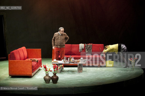 IL DIO DELLA CARNEFICINA.di Yasmina Reza.traduzione Alessandra Serra.con Anna Bonaiuto, Alessio Boni, Michela Cescon,  Silvio Orlando..regia Roberto Andò.scene, costumi e luci Gianni Carluccio ©Marco Nirmal Caselli/Rosebud2