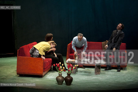 IL DIO DELLA CARNEFICINA.di Yasmina Reza.traduzione Alessandra Serra.con Anna Bonaiuto, Alessio Boni, Michela Cescon,  Silvio Orlando..regia Roberto Andò.scene, costumi e luci Gianni Carluccio ©Marco Nirmal Caselli/Rosebud2