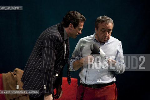 IL DIO DELLA CARNEFICINA.di Yasmina Reza.traduzione Alessandra Serra.con Anna Bonaiuto, Alessio Boni, Michela Cescon,  Silvio Orlando..regia Roberto Andò.scene, costumi e luci Gianni Carluccio ©Marco Nirmal Caselli/Rosebud2