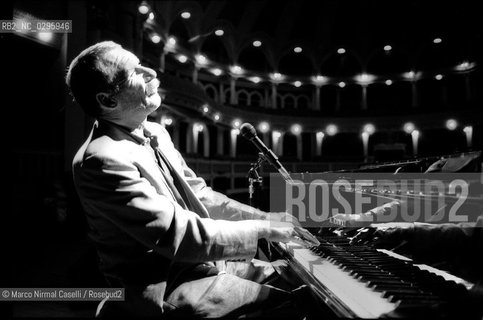 07_Paolo_Conte_04_08_88 con i musicisti.Vittorio Volpe batteria.Andrea Allione chitarra.Tiziano Barbieri basso e contrabbasso.Mimmo Turone tastiere.Antonio Marangolo sax.Marcello Crocco flauto e sax.Claudio Capurro clarinetto e sax.Massirno Boccalini clarinetto e sax.Mirco Marchelli tromba.Marco Lepratto trombone.Marie Françoise Pelissier «Fanette» violoncello ©Marco Nirmal Caselli/Rosebud2