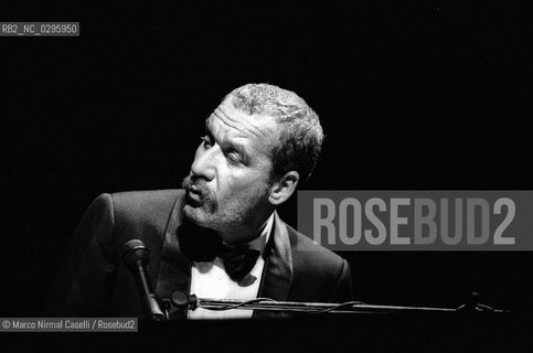07_Paolo_Conte_04_08_88 con i musicisti.Vittorio Volpe batteria.Andrea Allione chitarra.Tiziano Barbieri basso e contrabbasso.Mimmo Turone tastiere.Antonio Marangolo sax.Marcello Crocco flauto e sax.Claudio Capurro clarinetto e sax.Massirno Boccalini clarinetto e sax.Mirco Marchelli tromba.Marco Lepratto trombone.Marie Françoise Pelissier «Fanette» violoncello ©Marco Nirmal Caselli/Rosebud2