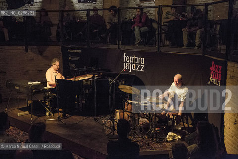 Uri Caine, pianoforte e Fender Rhodes; .Han Bennink, batteria Jazz Club Ferrara 3 novembre 2014 In collaborazione con Bologna Jazz Festival.SONIC BOOM ©Marco Nirmal Caselli/Rosebud2