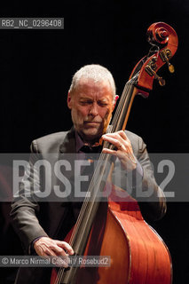 KENNY BARRON, PIANOFORTE.DAVE HOLLAND, CONTRABBASSO.FERRARA,17 NOVEMBRE 2014 TEATRO COMUNALE ©Marco Nirmal Caselli/Rosebud2