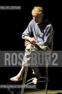 Erri de Luca , Marco Paolini, Gabriele Mirabassi, Mario Brunello, GianMaria Testa ATTRAVERSO Mantova 22 settembre 2003 Produzioni Fuorivia ATTRAVERSO Mantova 22 settembre 2003 Produzioni Fuorivia ©Marco Nirmal Caselli/Rosebud2