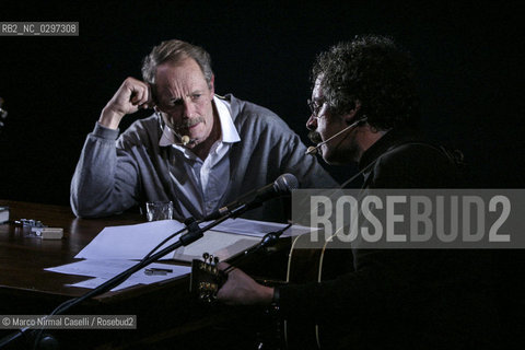 The writer Erri De Luca and the singer Gianmaria Testa in CHISCIOTTE E GLI INVINCIBILI.di Erri De Luca.con Erri De Luca; Gianmaria Testa.e Gabriele Mirabassi Produzioni Fuorivia Cuneo 13 novembre 2004 ©Marco Nirmal Caselli/Rosebud2